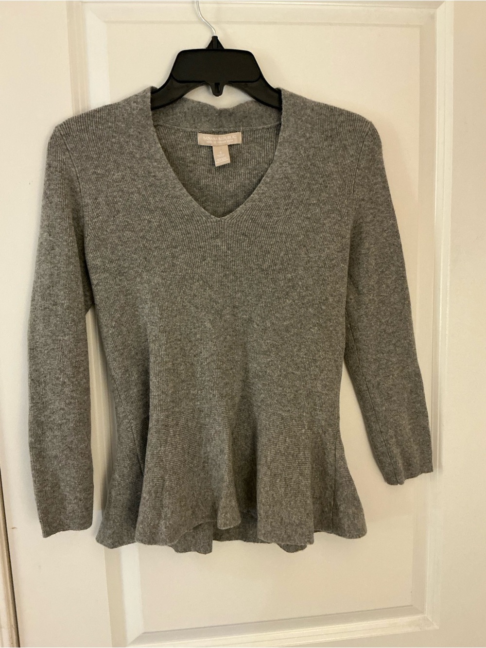 Banana Republic Ribbed Peplum VNeck Sweater | Heather Gray Wool Cashmere Blend S
